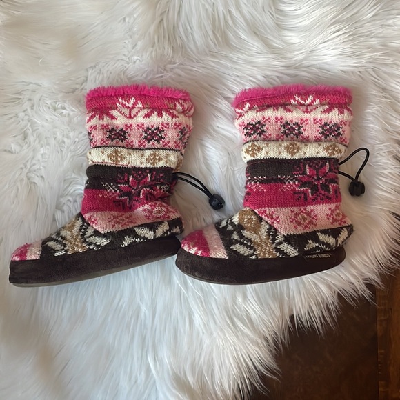 Muk Luks Slippers , Toddler size 9/10 - Picture 2 of 4